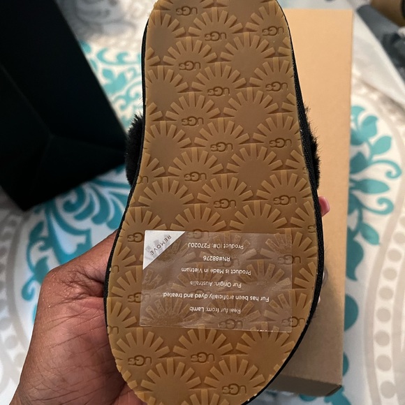 Ugg slides black, 8c 9c 10c new - Picture 2 of 7
